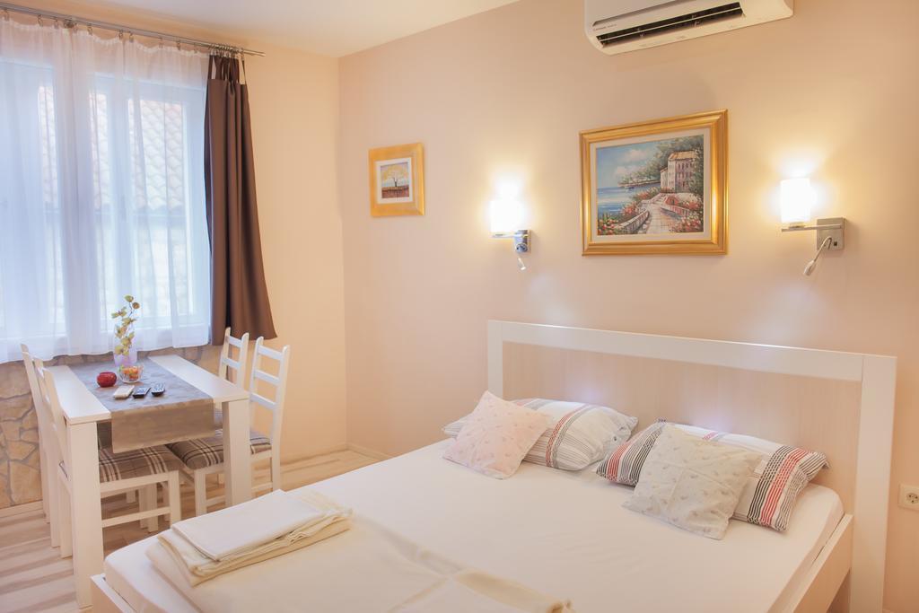 Apartment Barbara - Bojana Шибеник Экстерьер фото